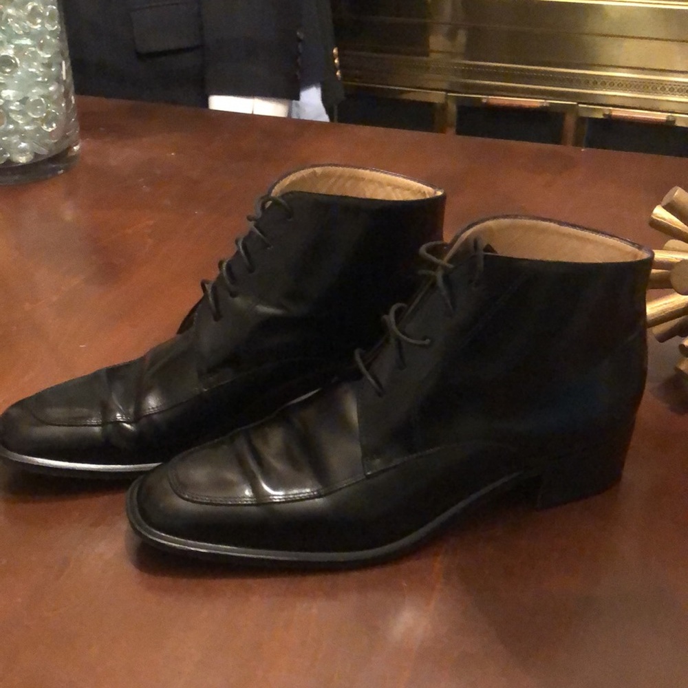 Preloved women Ann Taylor leather lace up black boots size 8m - Picture 2 of 5